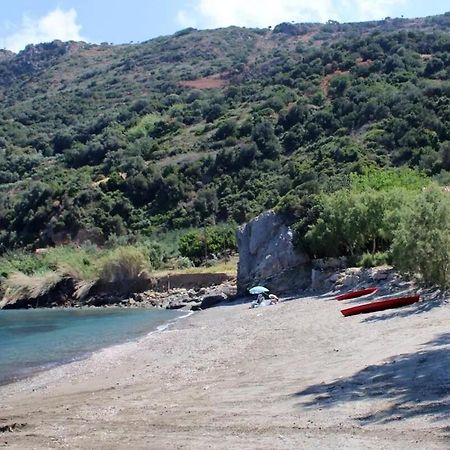 House Just On The Beach -Included 2 Canoe, 2 Bicycles Ravdhoúkha Buitenkant foto