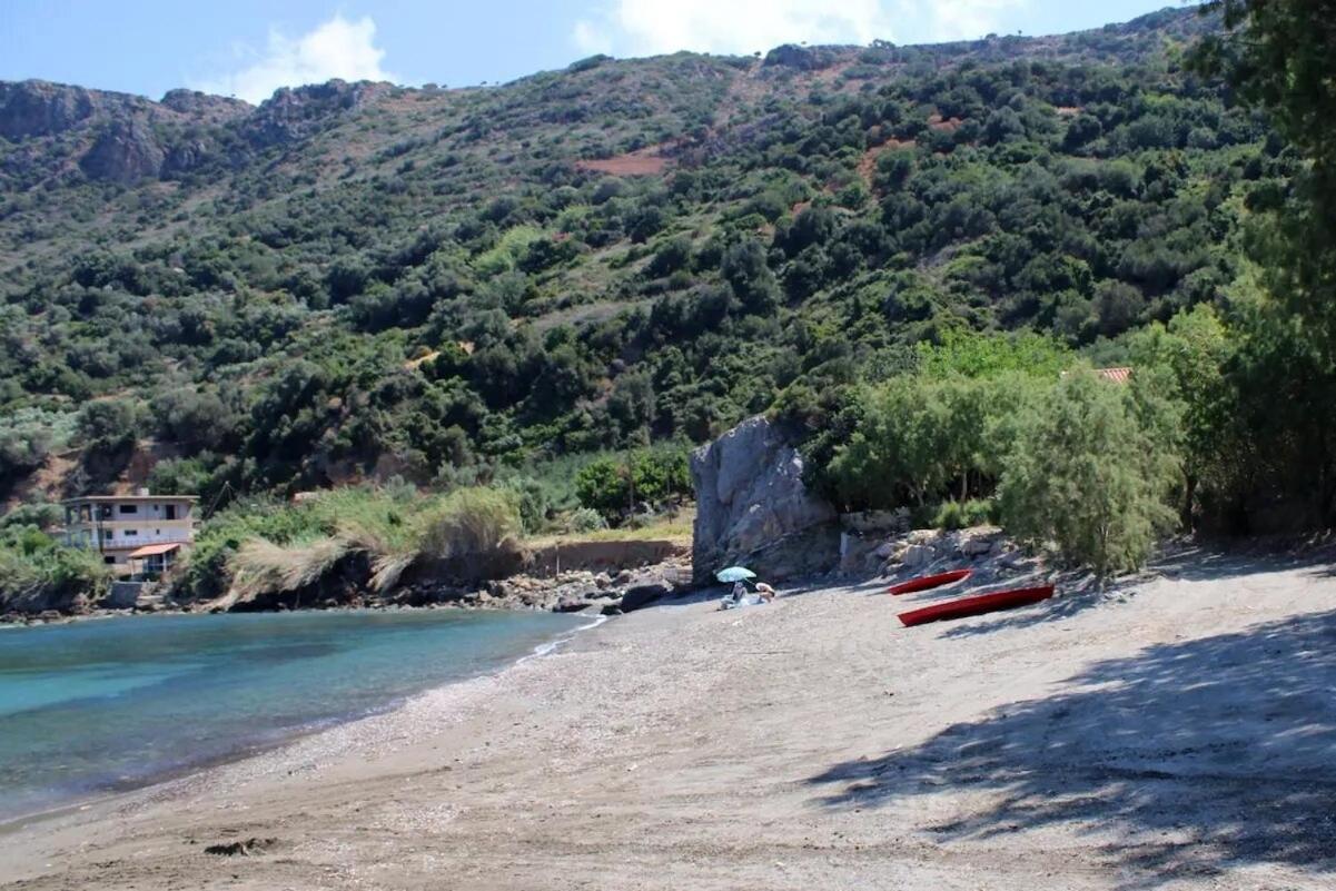House Just On The Beach -Included 2 Canoe, 2 Bicycles Ravdhoúkha Buitenkant foto