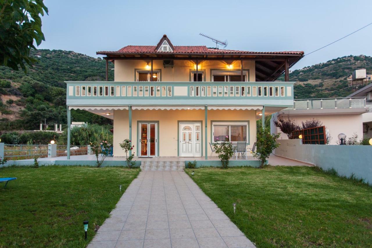 House Just On The Beach -Included 2 Canoe, 2 Bicycles Ravdhoúkha Buitenkant foto