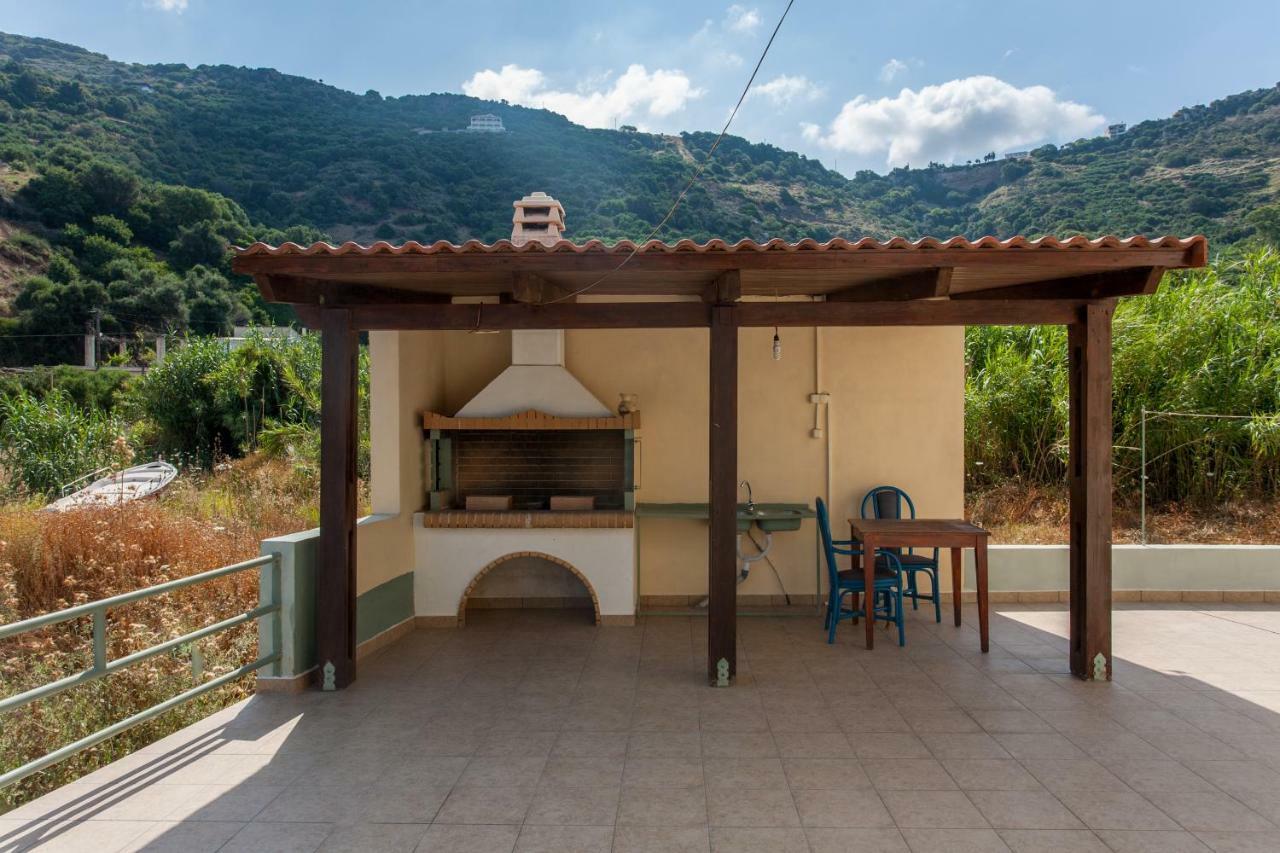 House Just On The Beach -Included 2 Canoe, 2 Bicycles Ravdhoúkha Buitenkant foto